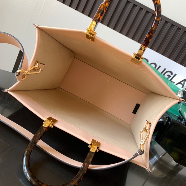 スーパーコピーブランドバッグ着用イメージ